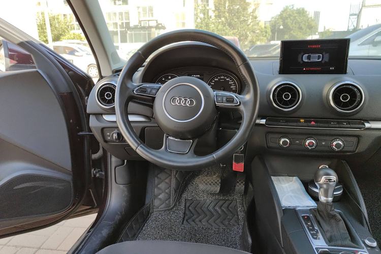 Used Audi A3 2016 Limousine 35 TFSI Prestige Edition Steering Wheel