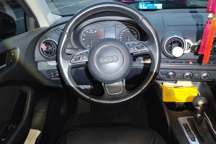 Used Audi A3 2016 Limousine 35 TFSI Style Edition Steering Wheel
