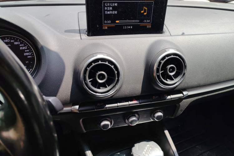 Used Audi A3 2016 Limousine 35 TFSI Prestige Edition Audio And AC Panel