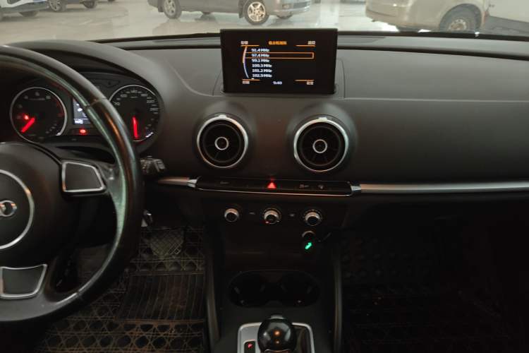 Used Audi A3 2016 Sportback 35 TFSI Ambition Edition Audio And AC Panel