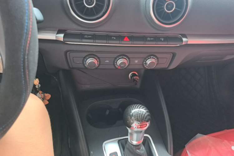 Used Audi A3 2016 Limousine 35 TFSI Prestige Edition Audio And AC Panel
