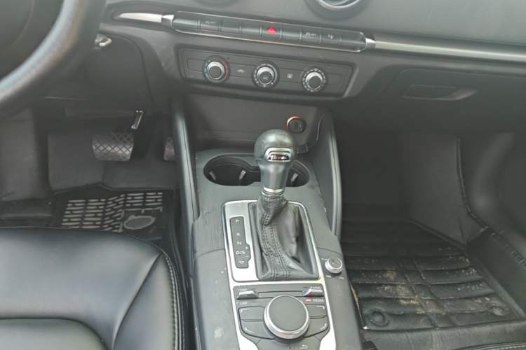 Used Audi A3 2016 Limousine 35 TFSI Ambition Edition Audio And AC Panel