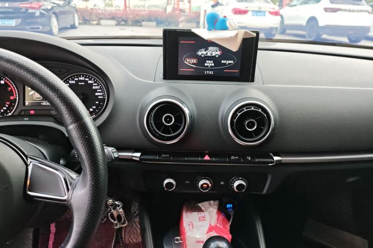 Used Audi A3 2016 Sportback 35 TFSI Ambition Edition Audio And AC Panel