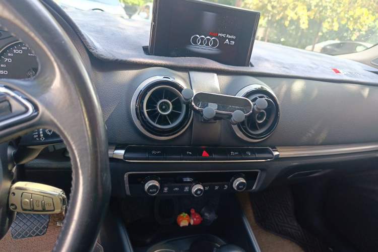 Used Audi A3 2016 Limousine 35 TFSI Style Edition Audio And AC Panel