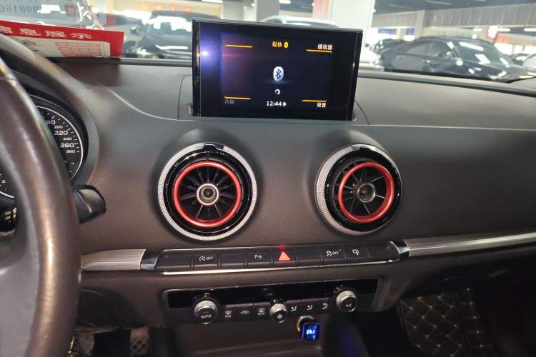 Used Audi A3 2016 Limousine 35 TFSI Style Edition Audio And AC Panel
