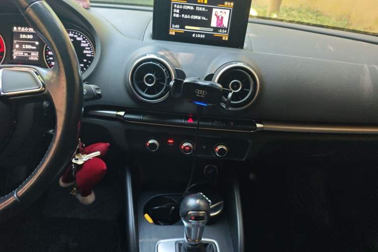 Used Audi A3 2016 Limousine 35 TFSI Ambition Edition Audio And AC Panel