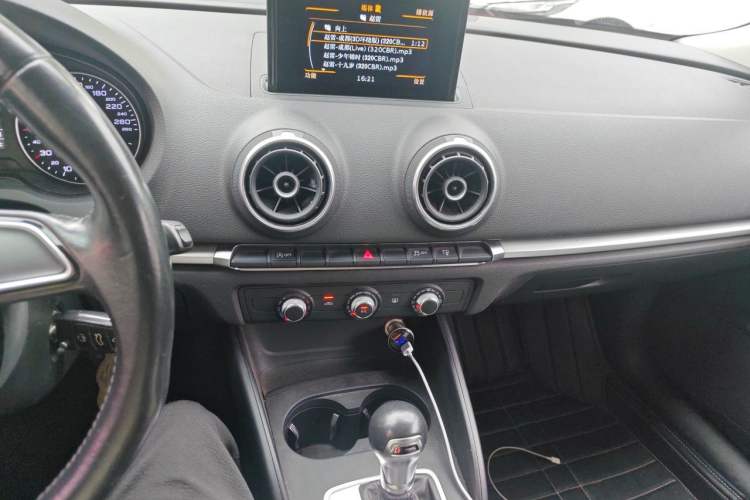 Used Audi A3 2016 Sportback 35 TFSI Ambition Edition Audio And AC Panel