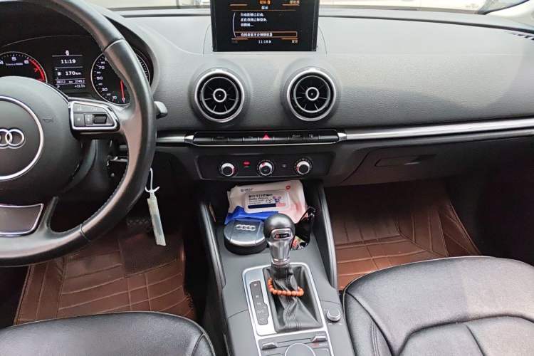 Used Audi A3 2016 Limousine 35 TFSI Prestige Edition Audio And AC Panel