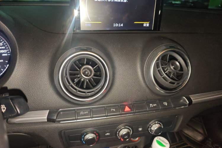 Used Audi A3 2016 Limousine 35 TFSI Prestige Edition Audio And AC Panel