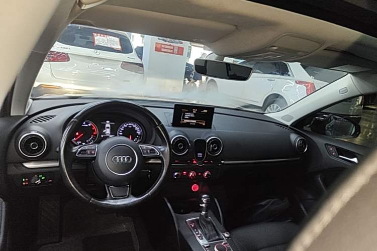 Used Audi A3 2016 Sportback 35 TFSI Ambition Center Console