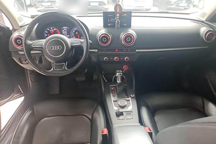 Used Audi A3 2016 Limousine 35 TFSI Ambition Edition Center Console
