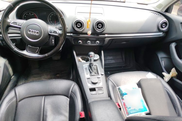 Used Audi A3 2016 Limousine 35 TFSI Prestige Edition Center Console