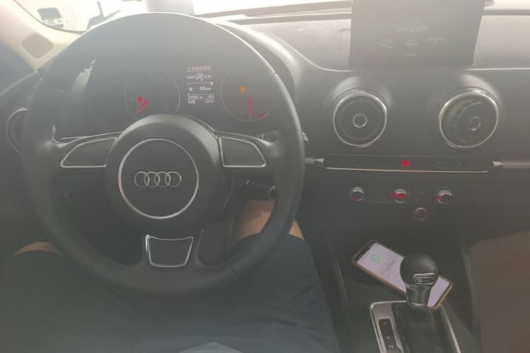 Used Audi A3 2016 Limousine 35 TFSI Ambition Edition Center Console