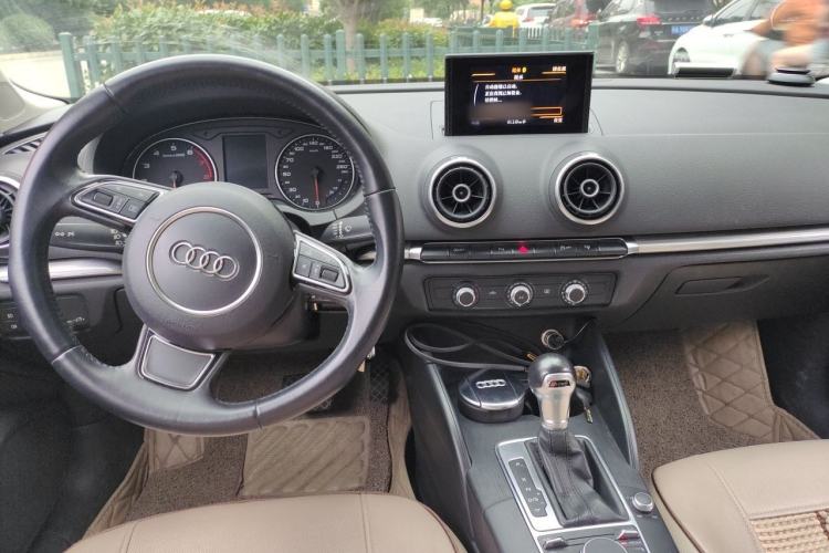 Used Audi A3 2016 Limousine 35 TFSI Prestige Edition Center Console