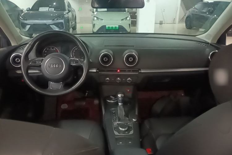 Used Audi A3 2016 Sportback 35 TFSI Ambition Center Console