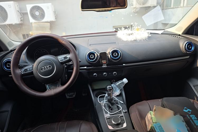 Used Audi A3 2016 Limousine 35 TFSI Ambition Edition Center Console