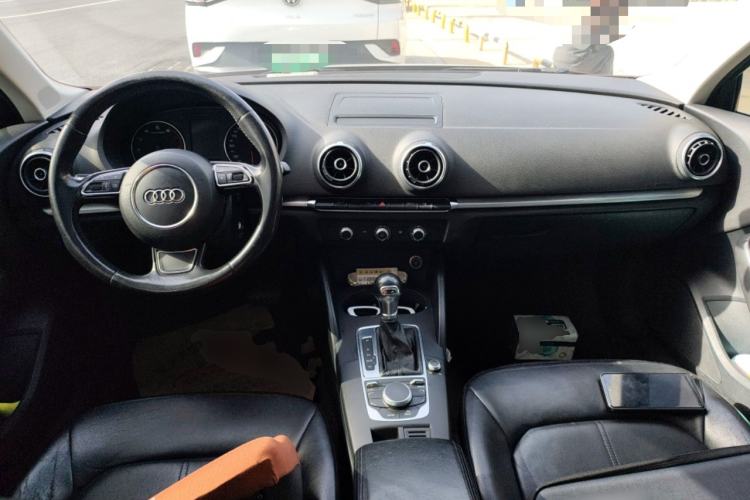 Used Audi A3 2016 Limousine 35 TFSI Prestige Edition Center Console