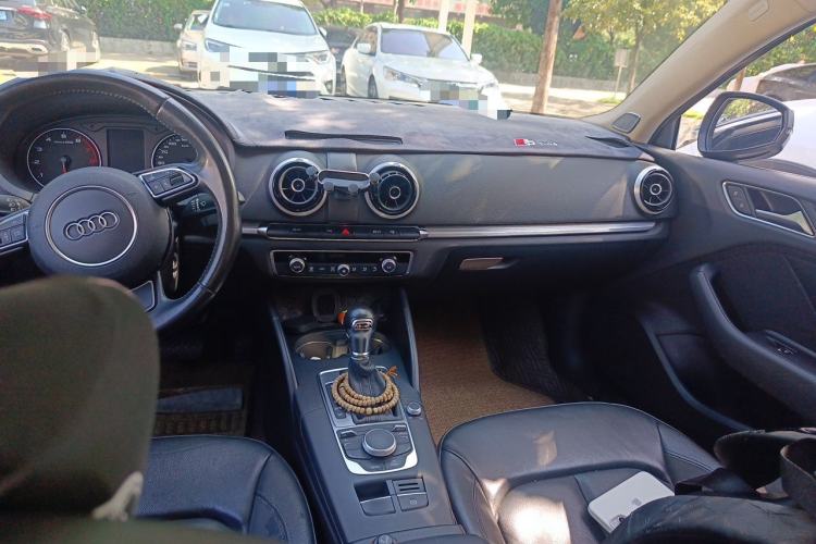 Used Audi A3 2016 Limousine 35 TFSI Style Edition Center Console