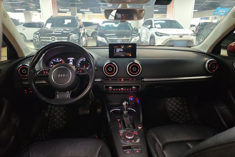 Used Audi A3 2016 Limousine 35 TFSI Style Edition Center Console
