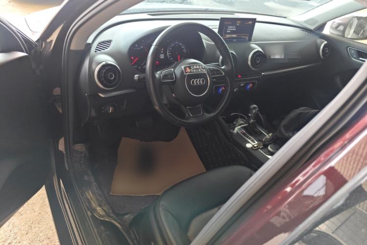 Used Audi A3 2016 Limousine 40 TFSI Style Edition Center Console
