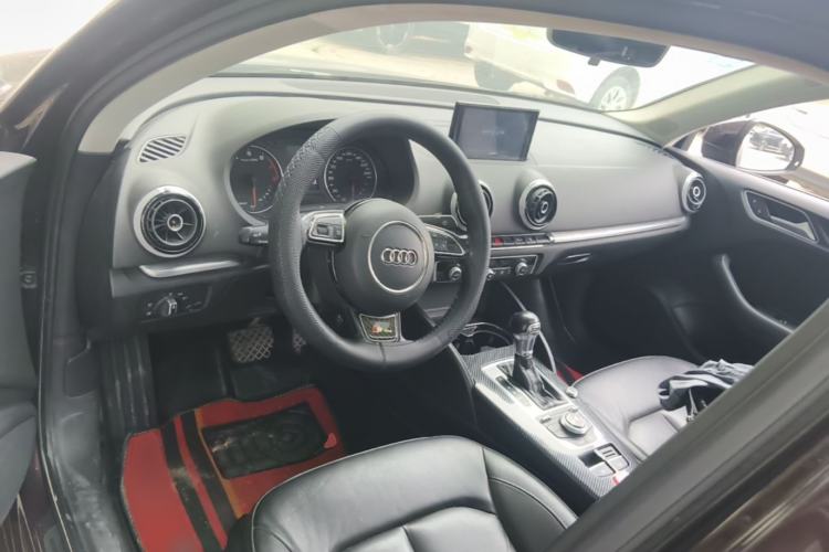 Used Audi A3 2016 Limousine 35 TFSI Style Edition Center Console