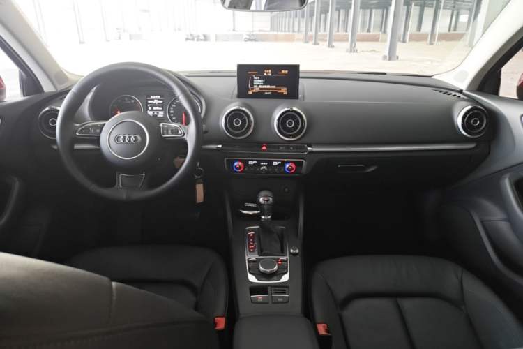 Used Audi A3 2016 Limousine 35 TFSI Style Edition Center Console