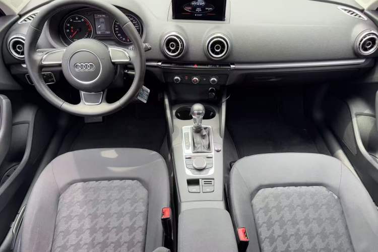 Used Audi A3 2016 Sportback 35 TFSI Ambition Edition Center Console