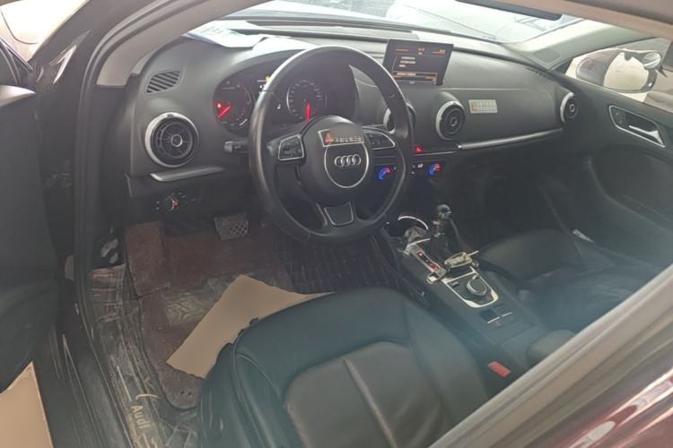 Used Audi A3 2016 Limousine 40 TFSI Style Edition Center Console