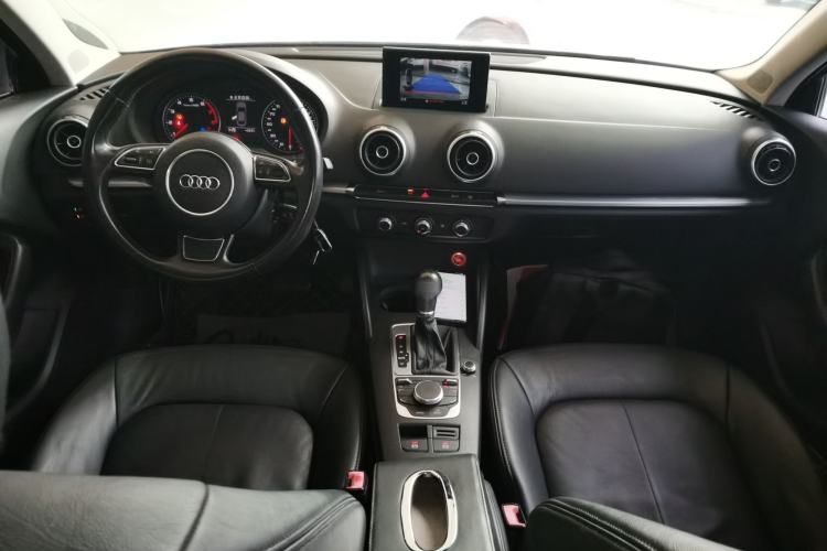Used Audi A3 2016 Limousine 35 TFSI Prestige Edition Center Console