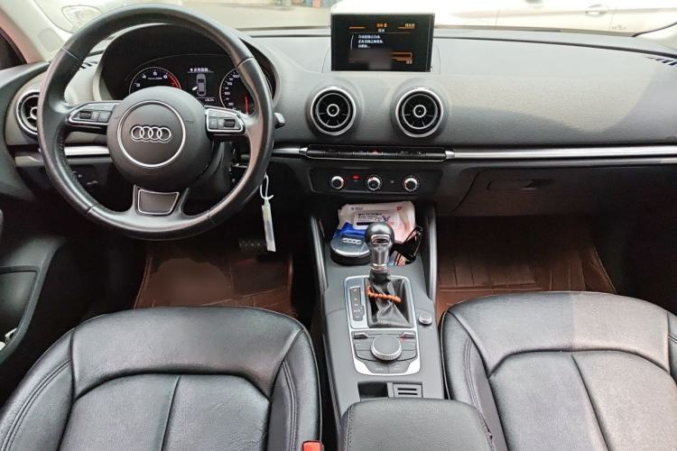 Used Audi A3 2016 Limousine 35 TFSI Prestige Edition Center Console