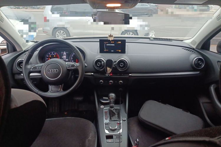 Used Audi A3 2016 Limousine 35 TFSI Prestige Edition Center Console