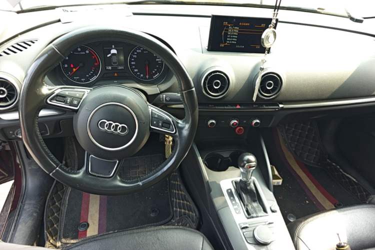 Used Audi A3 2016 Limousine 35 TFSI Prestige Edition Center Console