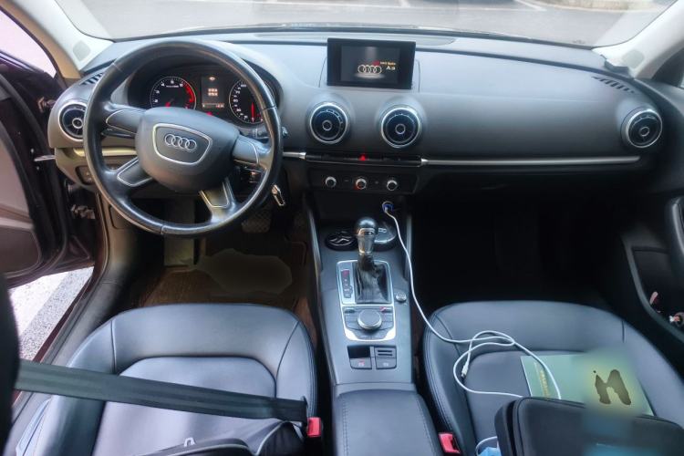 Used Audi A3 2016 Limousine 35 TFSI Ambition Edition Center Console