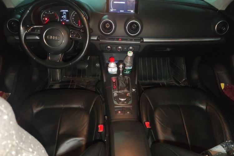 Used Audi A3 2016 Limousine 35 TFSI Prestige Edition Center Console