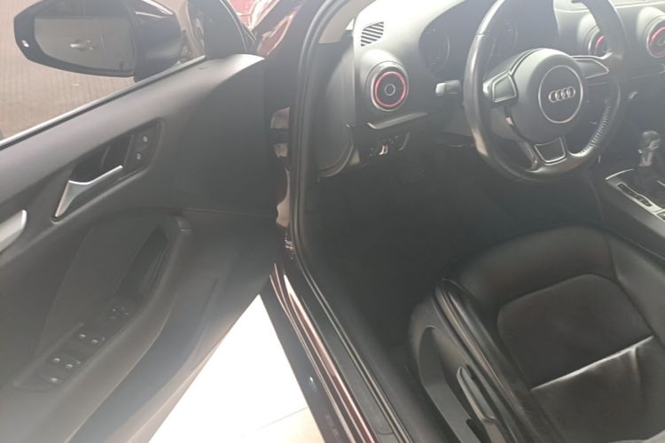 Used Audi A3 2016 Limousine 35 TFSI Ambition Edition Driver Seat