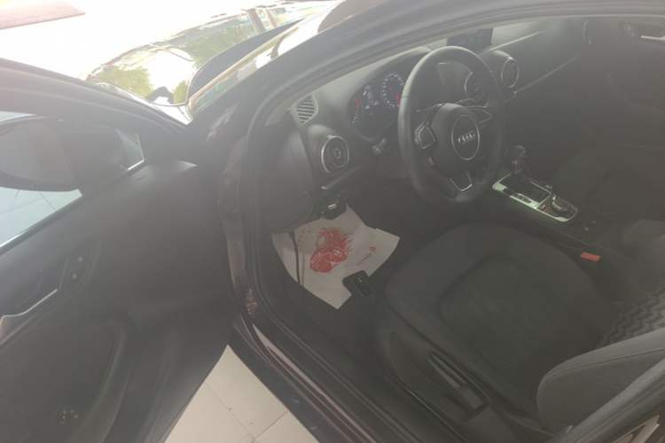 Used Audi A3 2016 Limousine 35 TFSI Ambition Edition Driver Seat