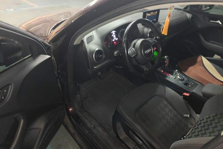 Used Audi A3 2016 Limousine 35 TFSI Ambition Edition Driver Seat