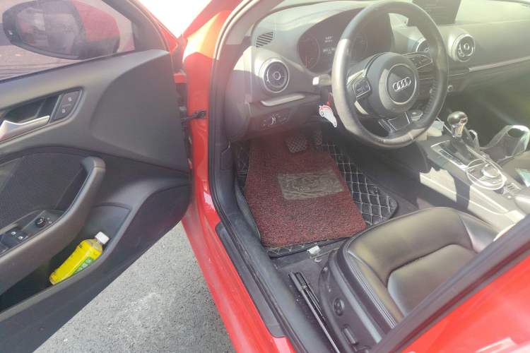 Used Audi A3 2016 Limousine 35 TFSI Ambition Edition Driver Seat