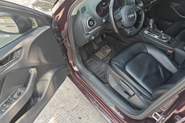 Used Audi A3 2016 Limousine 35 TFSI Ambition Edition Driver Seat