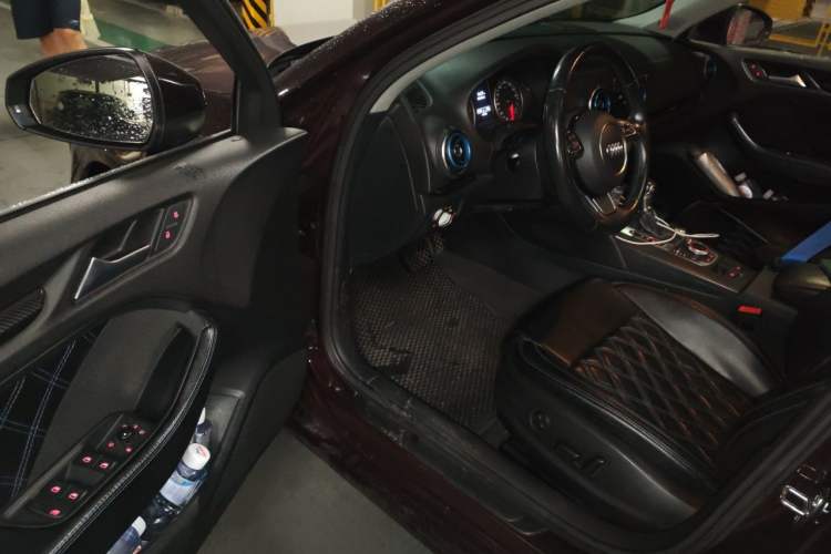 Used Audi A3 2016 Limousine 35 TFSI Prestige Edition Driver Seat