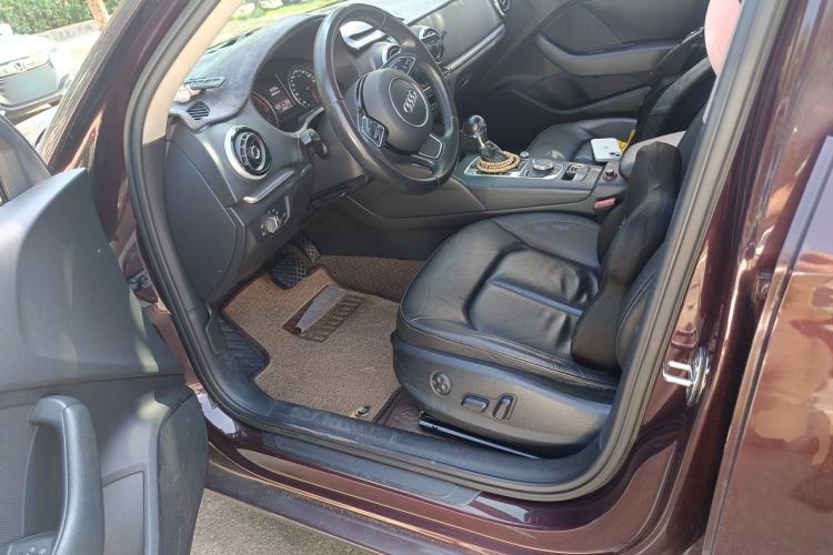 Used Audi A3 2016 Limousine 35 TFSI Style Edition Driver Seat