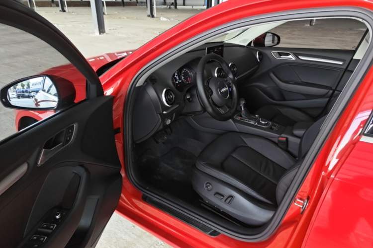 Used Audi A3 2016 Limousine 35 TFSI Style Edition Driver Seat