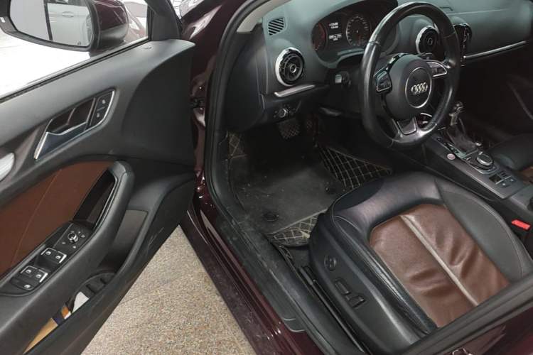 Used Audi A3 2016 Limousine 40 TFSI Style Edition Driver Seat