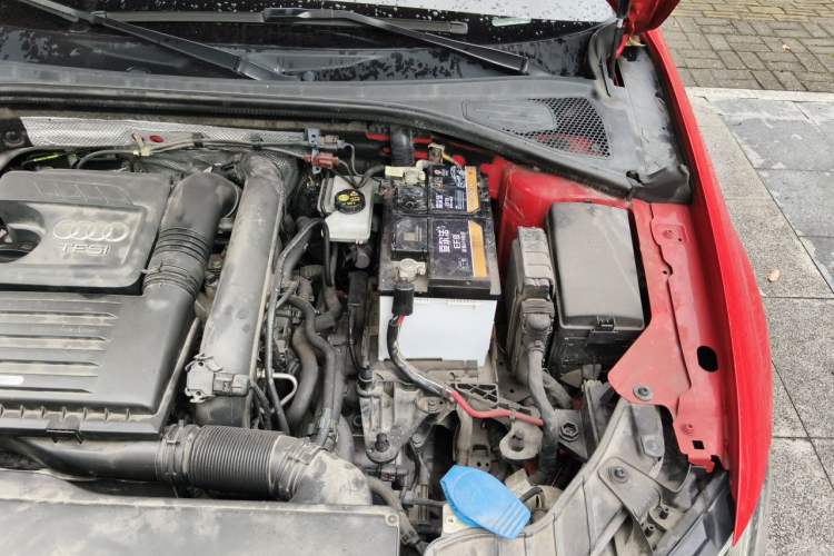 Used Audi A3 2016 Limousine 35 TFSI Style Edition Engine Bay Left