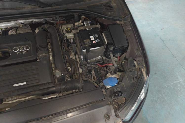 Used Audi A3 2016 Limousine 35 TFSI Ambition Edition Engine Bay Left