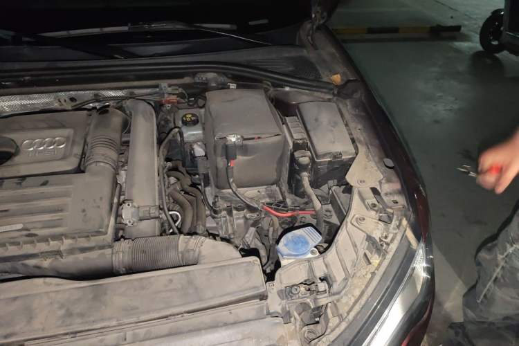 Used Audi A3 2016 Limousine 35 TFSI Style Edition Engine Bay Left