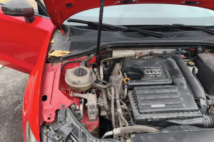 Used Audi A3 2016 Limousine 35 TFSI Style Edition Engine Bay Right