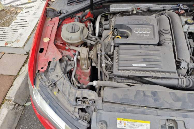 Used Audi A3 2016 Limousine 35 TFSI Style Edition Engine Bay Right