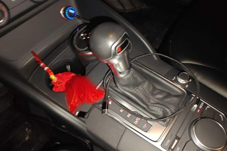 Used Audi A3 2016 Limousine 35 TFSI Ambition Edition Gear Lever
