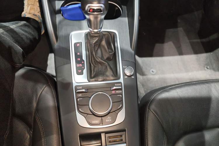 Used Audi A3 2016 Limousine 35 TFSI Style Edition Gear Lever
